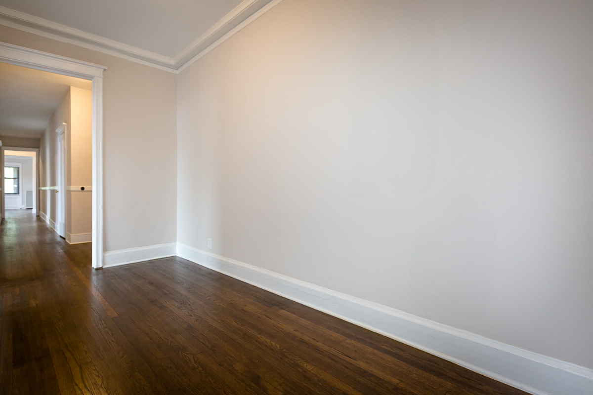 hallway nook hyde park chicago apartment hardwood floors crown molding